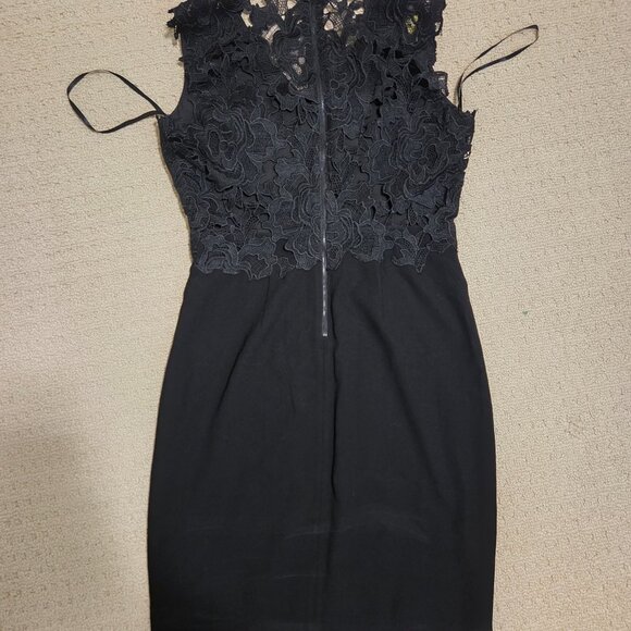 Midi lace-back dress - Picture 4 of 4